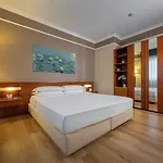 Ih Admiral Hotel