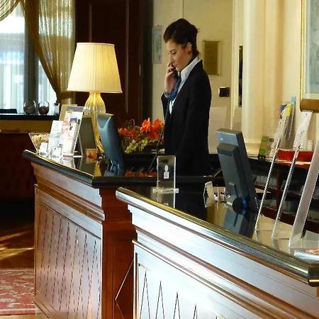 Ih Admiral Hotel