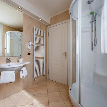 Ih Admiral Hotel 4*