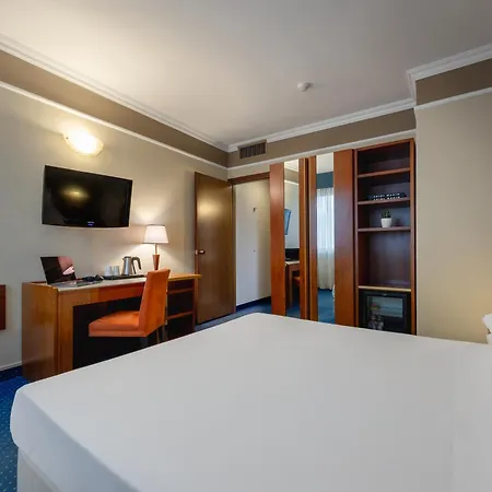 Ih Admiral Hotel