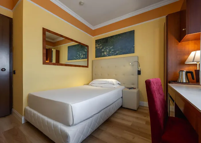 Ih Admiral Отель