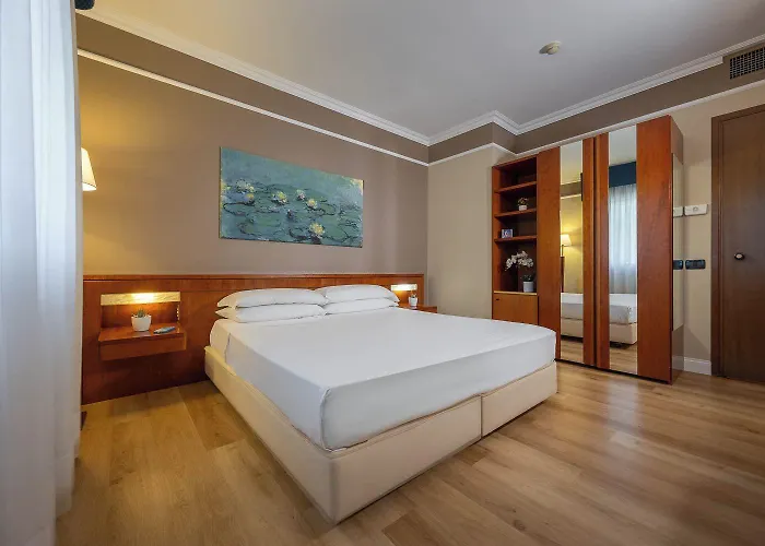 Ih Admiral Отель